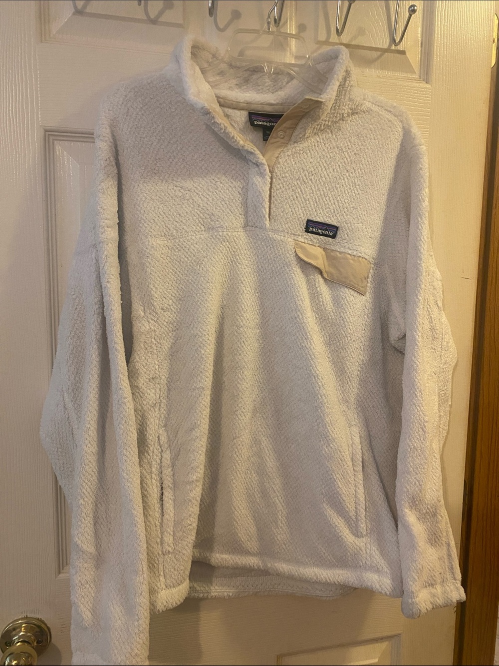 Patagonia Cream Snap-Front Fleece Pullover with Beige Pocket Accent